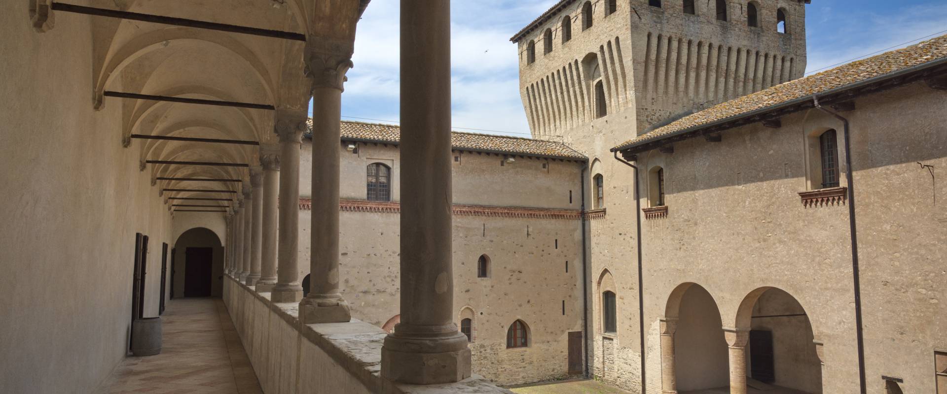 Castello di Torrechiara, Loggia Est foto di Enrico Robetto